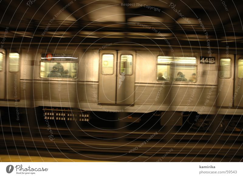 sliding New York City U-Bahn Stahl Blech London Underground Eisenbahn Eisenbahnwaggon Fenster Licht