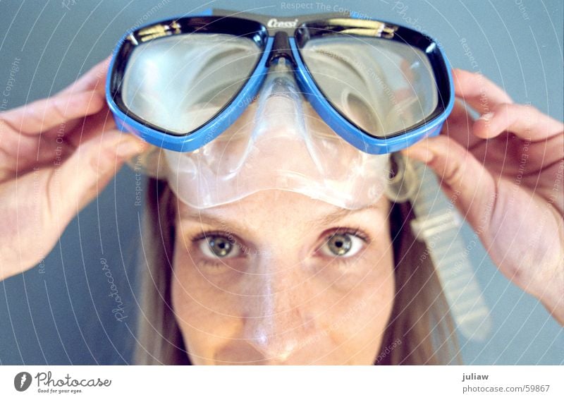 Abtauchen Taucherbrille Sommer Nahaufnahme Innenaufnahme Ferien & Urlaub & Reisen Sport fun Anschnitt Gesicht blau Statue Wasser diving goggles dive face