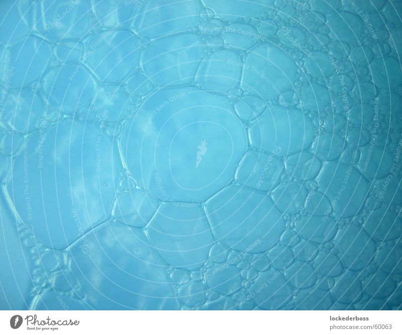 blasen Seife Duschgel rund grün türkis durchsichtig Anhäufung klein groß Wasser blau Blubbern