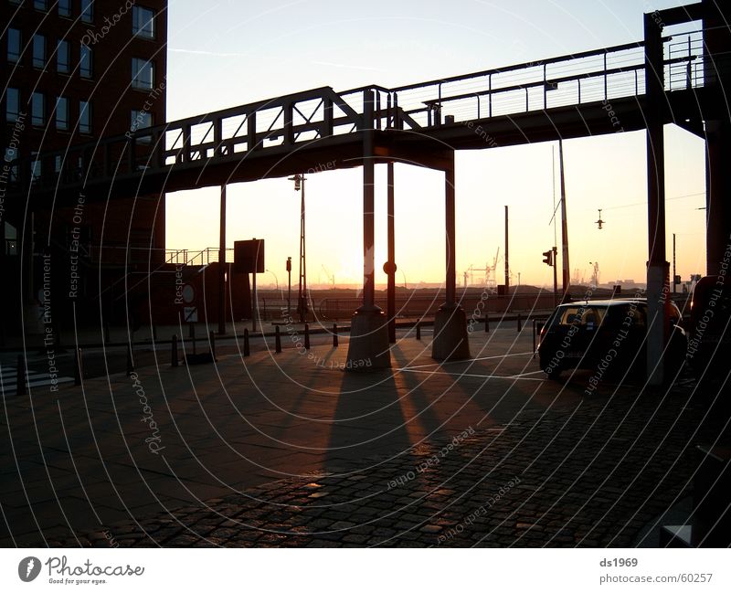 Sonnenaufgang in der Hafencity Europa Stahl Eindruck Außenaufnahme Gegenlicht Hamburg Elbe Treppe Schatten Brücke Freiheit