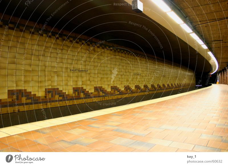 Gut gekachelt Hamburg Bahnhof Öffentlicher Personennahverkehr Eisenbahn S-Bahn U-Bahn Straßenbahn Bahnsteig warten kalt Einsamkeit leer unterirdisch