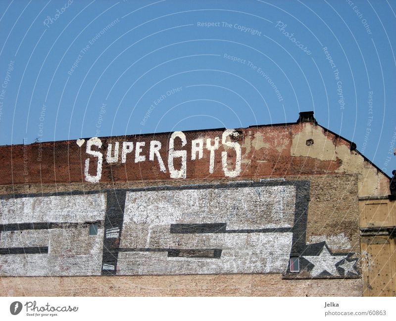 SuperGays Homosexualität Gebäude Architektur Fassade Backstein Fröhlichkeit Verfall Wand Tagger Demontage gays grafitti Stern (Symbol) Berlin Außenaufnahme