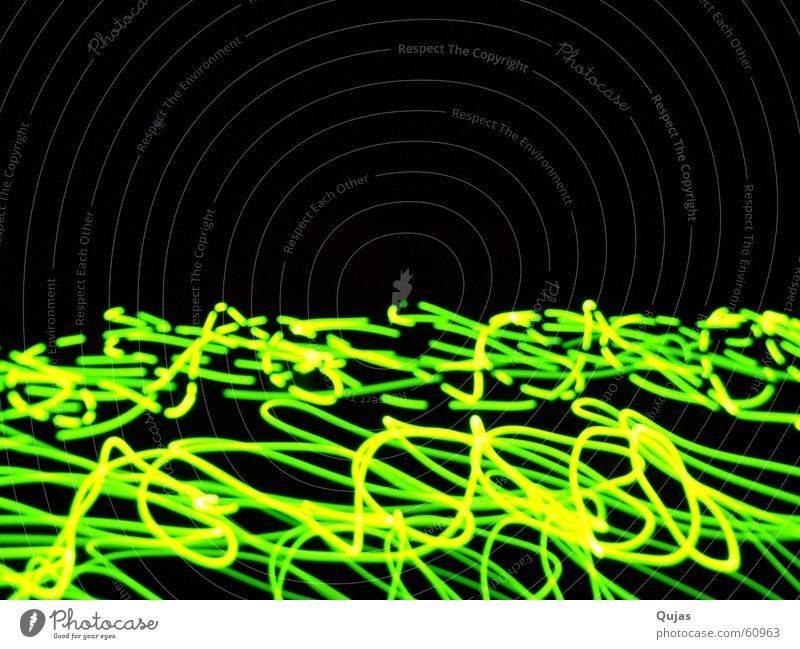 DSL-Router-Lämpchen grün gelb Licht Aktion springen Experiment Neonlicht oben schwingen Spuren glühen Linie Elektrizität Bewegung move moving light