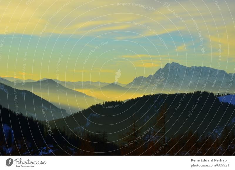 Dämmerung in den Alpen Umwelt Natur Landschaft Urelemente Erde Luft Himmel Wolken Sonnenaufgang Sonnenuntergang Winter Klima Klimawandel Schönes Wetter Schnee
