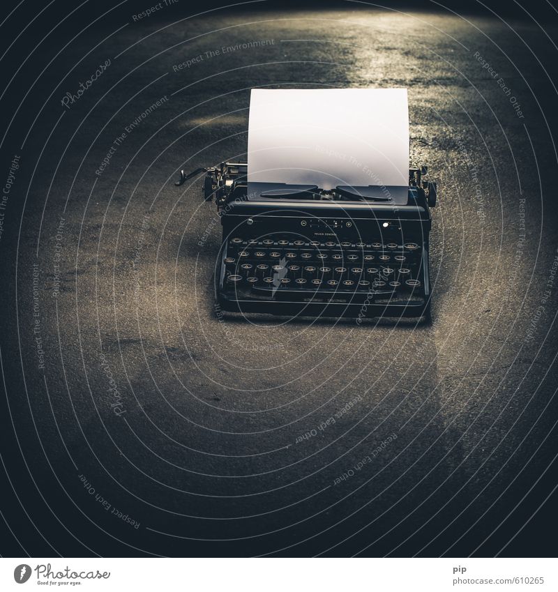 schriftersteller Schreibmaschine Beton alt schwarz Kreativität tastatur schreiben Schriftsteller Papier Buchseite blanko Bodenbelag antik Mechanik weiß