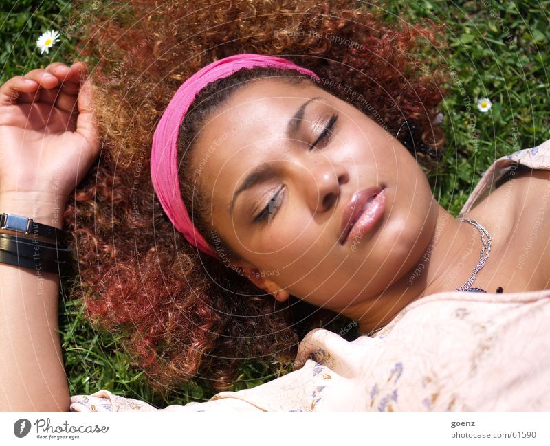 Tagtraum Frau Kuba Porträt schwarz Lippen brünett braun träumen schlafen Siesta Afroamerikaner Auge Locken rassig