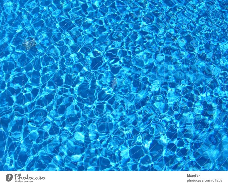 Wasser Schwimmbad nass water blue wet refreshing blau Erfrischung