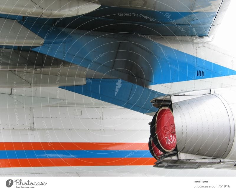 Flugzeug 1 Triebwerke abstrakt weiß Kraft Elektrisches Gerät Technik & Technologie Luftverkehr Detailaufnahme blau Düsenflugzeug