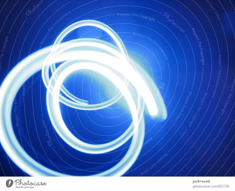 Licht Rotation blau Freude Linie Streifen Spirale Bewegung drehen leuchten frei Geschwindigkeit Nervosität unbeständig einzigartig Irritation Zeit durcheinander