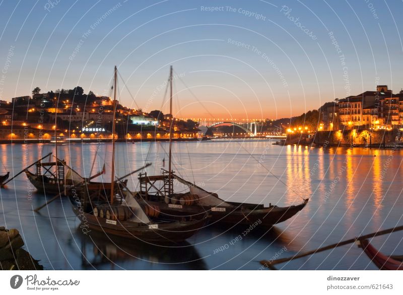 Weinschiffe auf dem Douro River, Porto Ferien & Urlaub & Reisen Tourismus Haus Himmel Hügel Fluss Kleinstadt Stadt Gebäude Architektur Verkehr Wasserfahrzeug