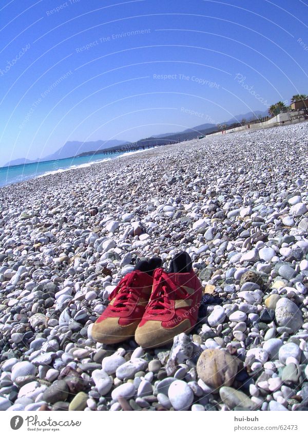 schuhe am strand Meer kalt Schuhe Türkei grau Einsamkeit Berge u. Gebirge blau Stein
