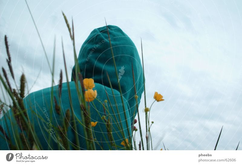 kapuzenfrau Kapuze Pullover Gras Wiese Blume grün türkis Wolken gelb Sommer Frühling Rasen Himmel Freiheit Falte sonnenklang