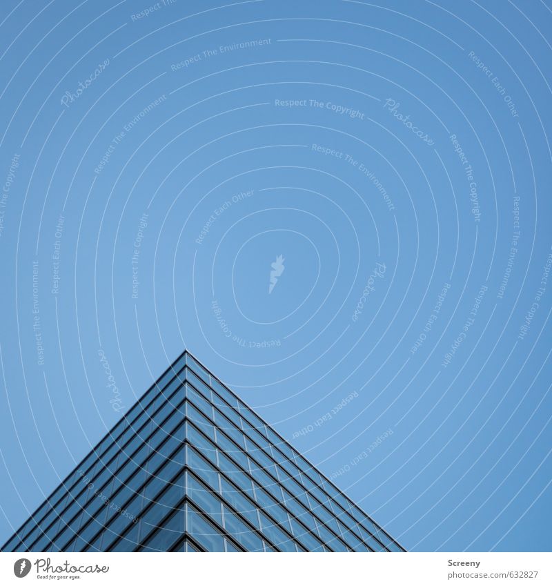 Klein Ägypten... Himmel Wolkenloser Himmel Stadt Hochhaus Fassade Fenster Glas Metall eckig elegant hoch Spitze blau Architektur Bauwerk Pyramide Farbfoto