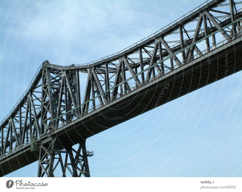 Brücke 1 Stahl grau Eisenbahn Himmel