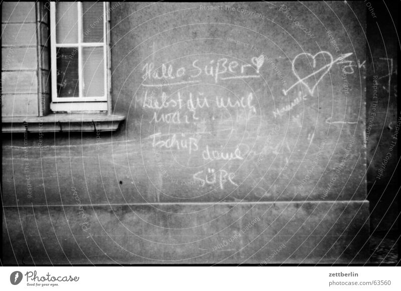 Hallo Süßer süß old-school Aufschrift Liebesbrief Demographie Wand Fenster grafiti grafitti Information Herz Schmerz zettberlin