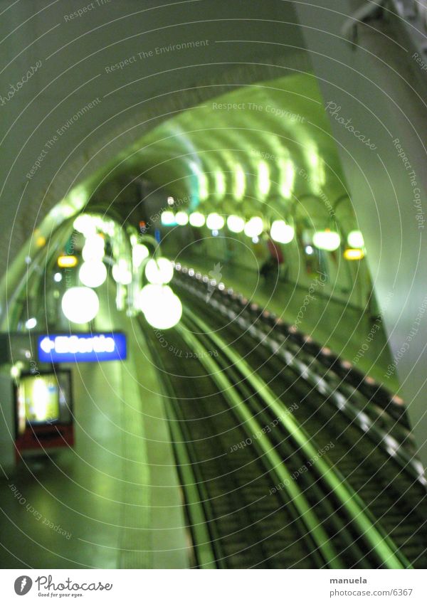 paris metro Paris Tunnel Gleise Lampe grün Unschärfe geheimnisvoll Europa U-Bahn Licht Anzeige