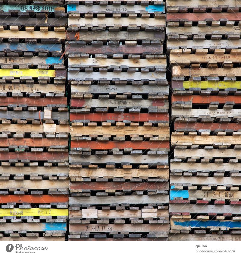 Palettenweise Güterverkehr & Logistik Holz Schriftzeichen Linie liegen warten mehrfarbig Schutz Ordnungsliebe Business gleich einzigartig Symmetrie flach Stapel