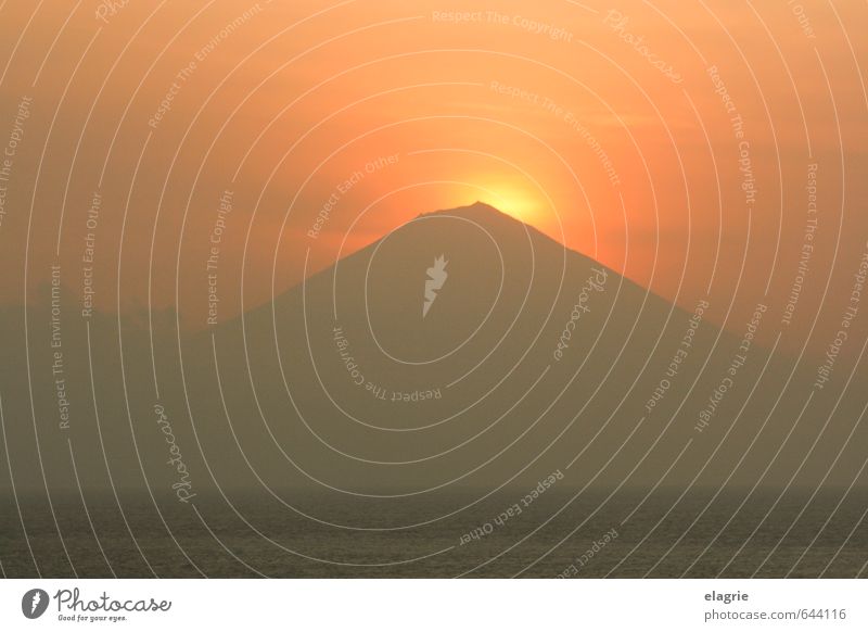 Vulkan Silhouette Ferien & Urlaub & Reisen Ausflug Feuer Wasser Sonne Meer Insel beobachten Erholung genießen leuchten träumen außergewöhnlich Glück