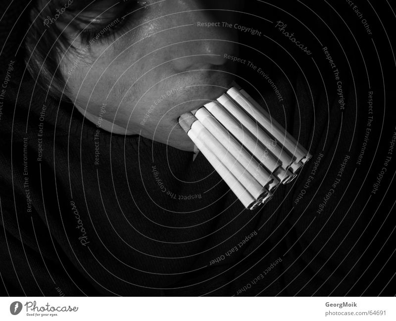 der goldene zug Zigarette Nikotin mehrere Bad Zigarettenmarke brennen Vergänglichkeit schwarz dunkel Mann coffin nail coffin-nail todesurteil sentence of death