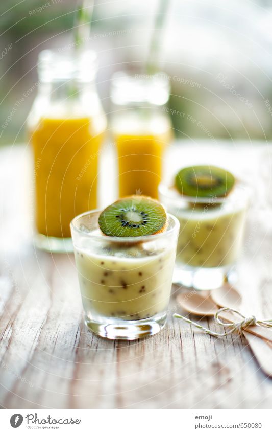 Kiwi Frucht Dessert Speiseeis Süßwaren Ernährung Vegetarische Ernährung Getränk Erfrischungsgetränk Saft Glas Gesundheit lecker grün Farbfoto mehrfarbig