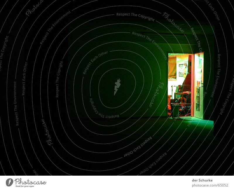 probierzimmer Licht grün Eingang dunkel planen chaotisch Proberaum Ausgang geheimnisvoll Tür slashdpeach schlotheim door Angst Lichtblick dahinten
