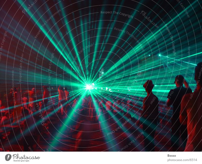 Mysteryland Lasers Party Club Außenaufnahme rot Lasershow Partygast grün Lichtstrahl Stern (Symbol)
