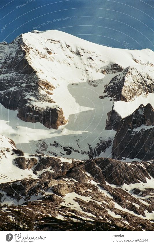 Marmolada III Gipfel Gletscher steil weiß grau Ecke Berge u. Gebirge Felsen Schnee Eis blau