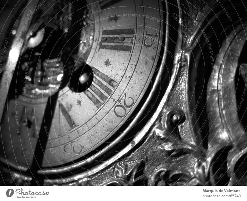 Barock und nicht Bahose schwarz weiß Tick ticktack Uhr Zeit analog Ornament Zifferblatt Ziffern & Zahlen Rom Arabien Skala historisch Antiquität Sammlerstück