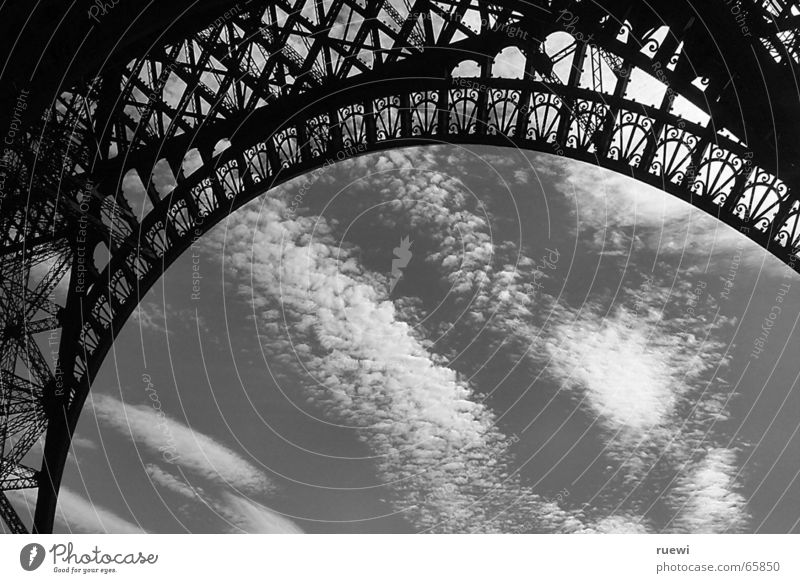 Eiffelturm SW Ferien & Urlaub & Reisen Tourismus Städtereise Himmel Wolken Paris Frankreich Europa Turm Bauwerk Gebäude Architektur Tour d'Eiffel Metall Stahl