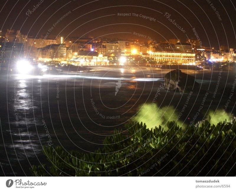 Biarritz bei Nacht Meer Stadt Frankreich Europa Licht