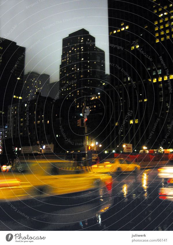 ny taxi Taxi Manhattan New York City New York State Nacht Hochhaus Abenddämmerung nass Scheinwerfer Geschwindigkeit gelb Stadt Nachthimmel madison square Regen