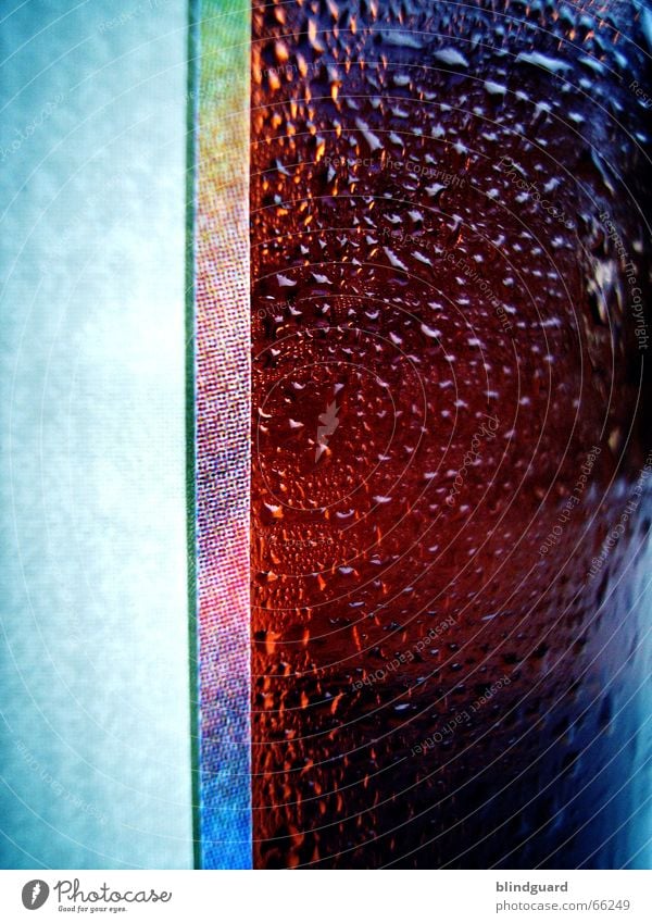 Erfrischung ... ich geb ein aus ... Eistee kalt Weinschorle Wassertropfen Kühlung Physik transpirieren Schwüle Eiswürfel Getränk Banderole regenbogenfarben