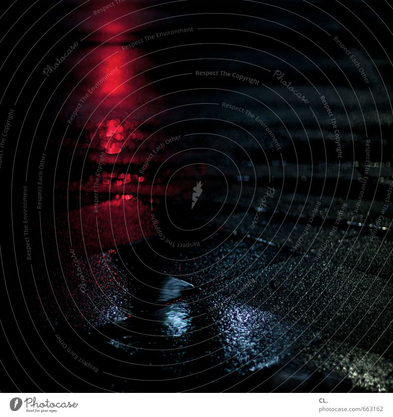 durch die nacht schlechtes Wetter Regen Verkehr Verkehrswege Straßenverkehr Wege & Pfade dunkel nass blau rot schwarz Sehnsucht Fernweh Nachtleben Nachtaufnahme