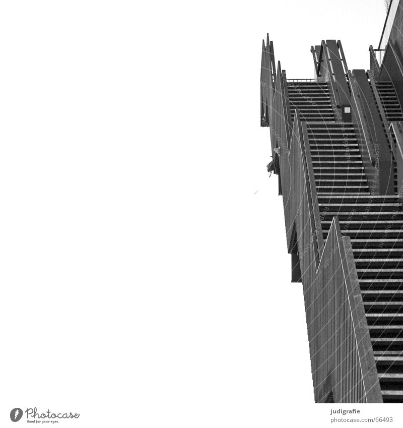 Hinauf abwärts Blick nach unten Konstruktion schwarz weiß grau Haus Gebäude Detailaufnahme Schwarzweißfoto Treppe aufwärts oben hoch Geländer Linie Aussicht