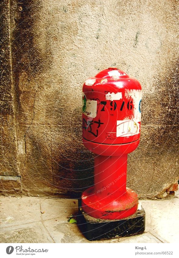 Rote Rakete Hydrant Anschluss rot Venedig Etikett alt zugeklebt Stempel