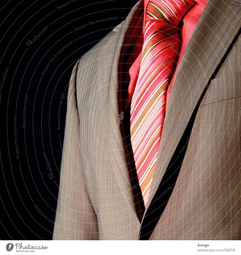 aspectus Anzug Krawatte rosa braun Nadelstreifenanzug Spiegel fein schön verschönern anziehen Kragen Hemd Ordnung sortieren Vorfreude elegant Ordnungsliebe rot