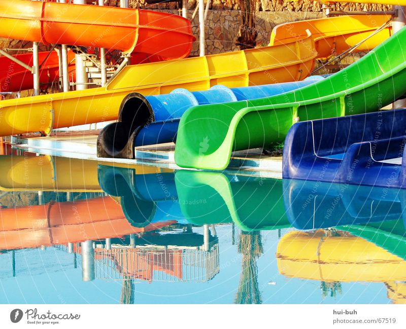 buntes-wirr-warr Reflexion & Spiegelung gelb grün Ferien & Urlaub & Reisen lang Schwimmbad Freizeit & Hobby Begierde Rutsche slide slides blau blue black fun