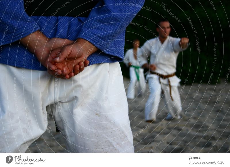 der Sensei Meister Karate Strand üben Kampfsport Shotokan Budo sensei Sport-Training fight