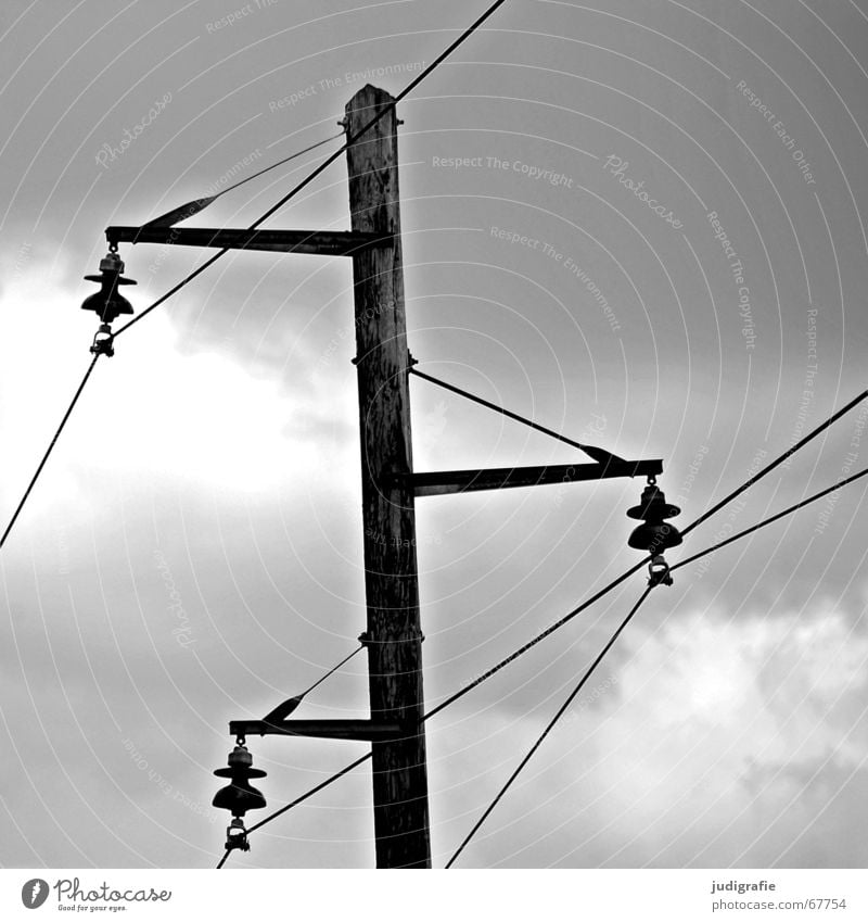 Energie 2 Elektrizität Holz Wolken schwarz weiß Energiewirtschaft Strommast übertragung Leitung Kabel Linie Himmel Kraft