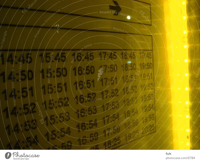 Fahrplan gelb Ankunft Elektrisches Gerät Technik & Technologie Licht Statue Ziffern & Zahlen Fahrzeiten Anzeige Abfahrt Anordnung Aushang Zeit