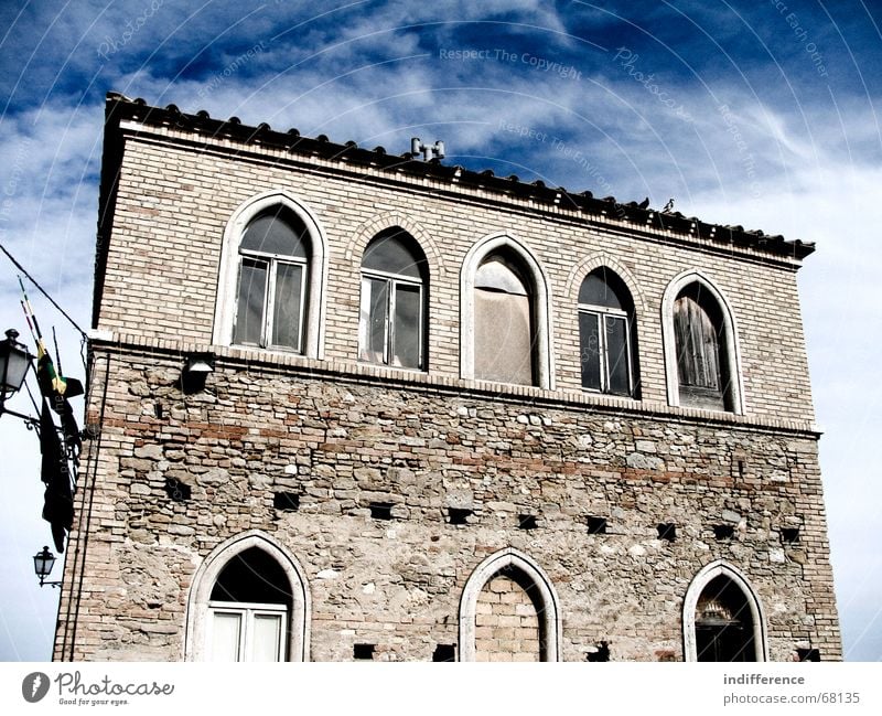 Torre di Palme city hall Himmel Italien Marche medieval town Denkmal historical building sky clouds windows
