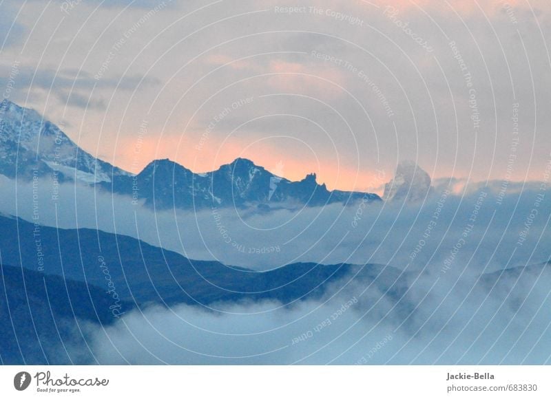 Bergsicht Natur Himmel Wolken Sonnenaufgang Sonnenuntergang Nebel Alpen Berge u. Gebirge Gipfel Schneebedeckte Gipfel authentisch fantastisch Ferne Originalität