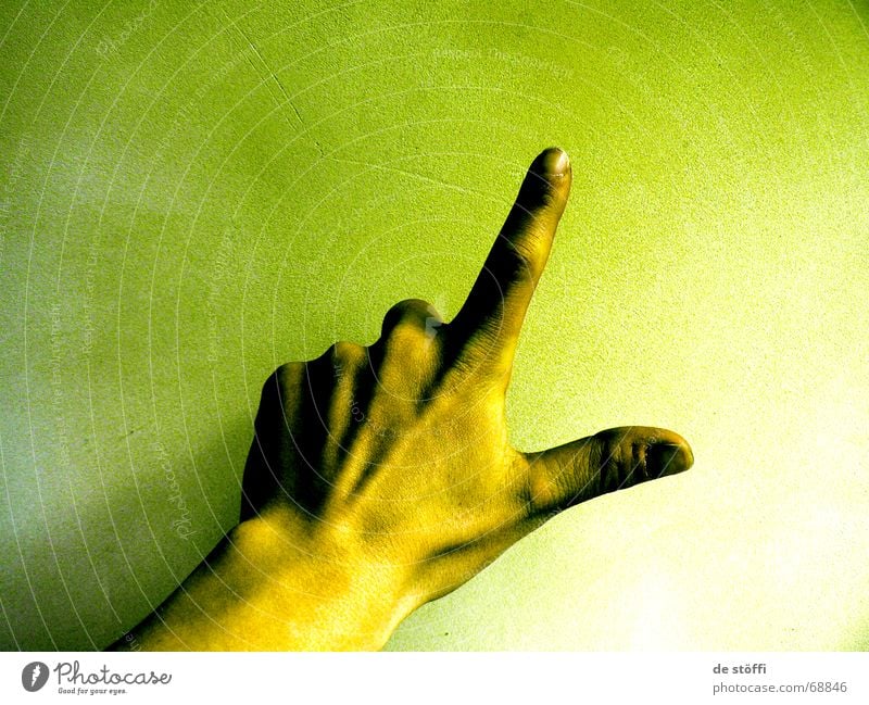 drei Finger Hand 2 3 5 verstrahlt grün Gelbstich Fingernagel Verlauf Radioaktivität Kontrast handknochen