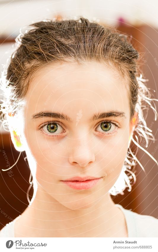 Porträt im Gegenlicht elegant schön Gesicht Mensch feminin Jugendliche 1 8-13 Jahre Kind Kindheit Lächeln ästhetisch authentisch Freundlichkeit einzigartig