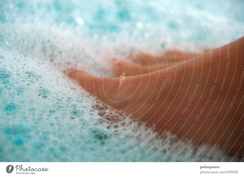 underwater Schaum Badewanne heiß Erholung Zehen Fuß Beine Wasser blau Schwimmen & Baden Fußbad Waschen Barfuß