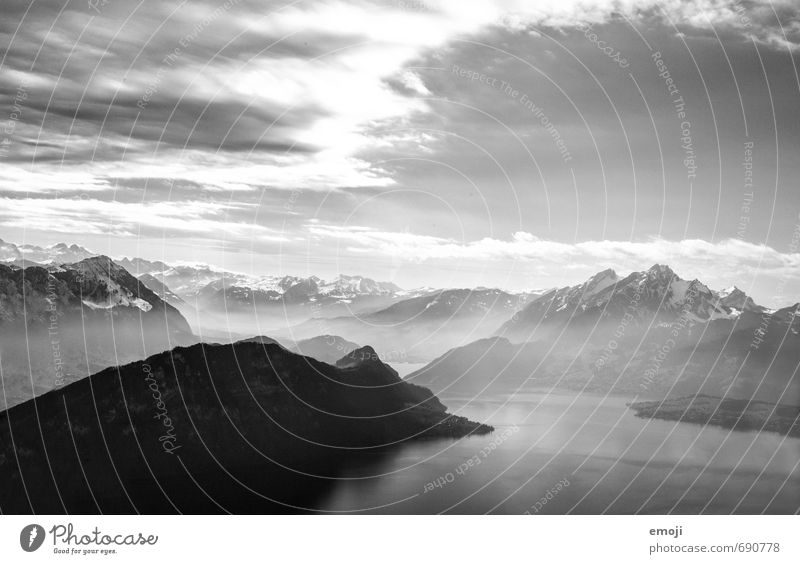 dreamy Umwelt Natur Landschaft Himmel Alpen Berge u. Gebirge Gipfel außergewöhnlich bedrohlich Schwarzweißfoto Außenaufnahme Luftaufnahme Menschenleer Tag