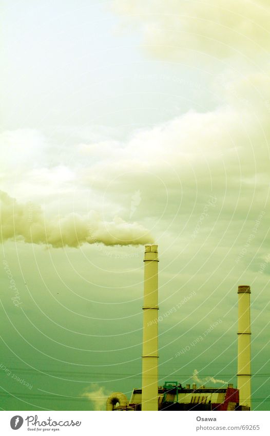 Kraftwerk grün Smog Wolken Stromkraftwerke Schornstein Rauch Wasserdampf Himmel