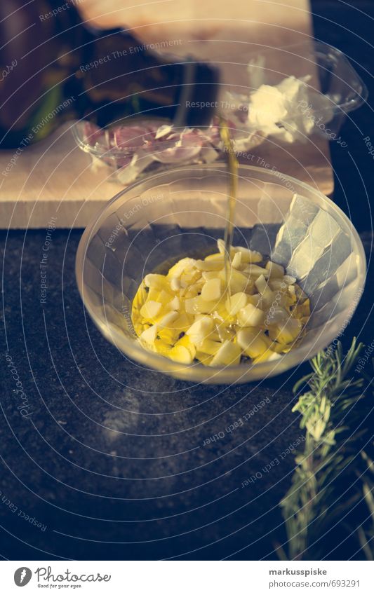 marinade olivenöl, knoblauch, schafskäse, thymian Lebensmittel Käse Milcherzeugnisse Gemüse Kräuter & Gewürze Öl Olivenöl Schafskäse Knoblauch Thymian Ernährung