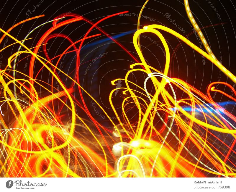Lichtspiel Nachtaufnahme rot gelb Disco lichtschlangen Lichterscheinung blau orange lichtstriche Beleuchtung
