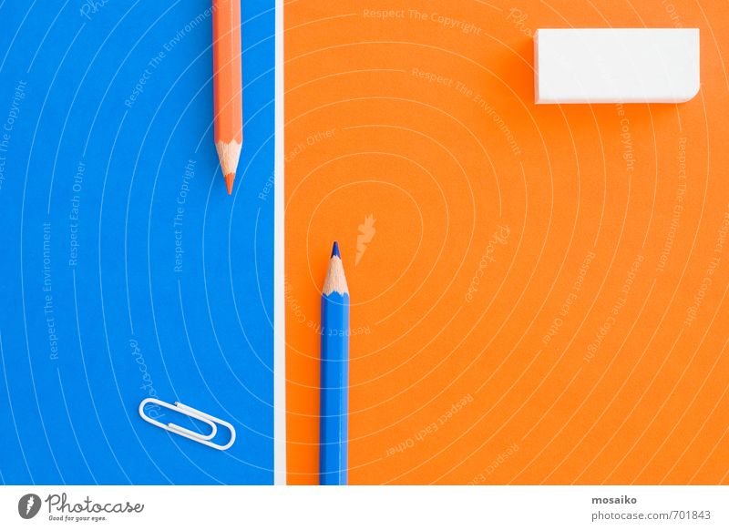 kreativer Schreibtisch Lifestyle Stil Design Bildung Wissenschaften lernen Medienbranche Business Papier Zettel Schreibstift hell trendy Sauberkeit blau orange